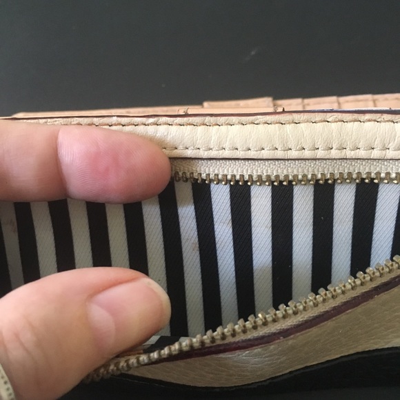Kate Spade Wallet EUC buttermilk/black. - Picture 2 of 7